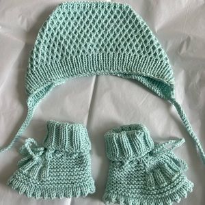 Hand Knitted Soft Cotton Baby Bonnet and Socks(0-5mo).